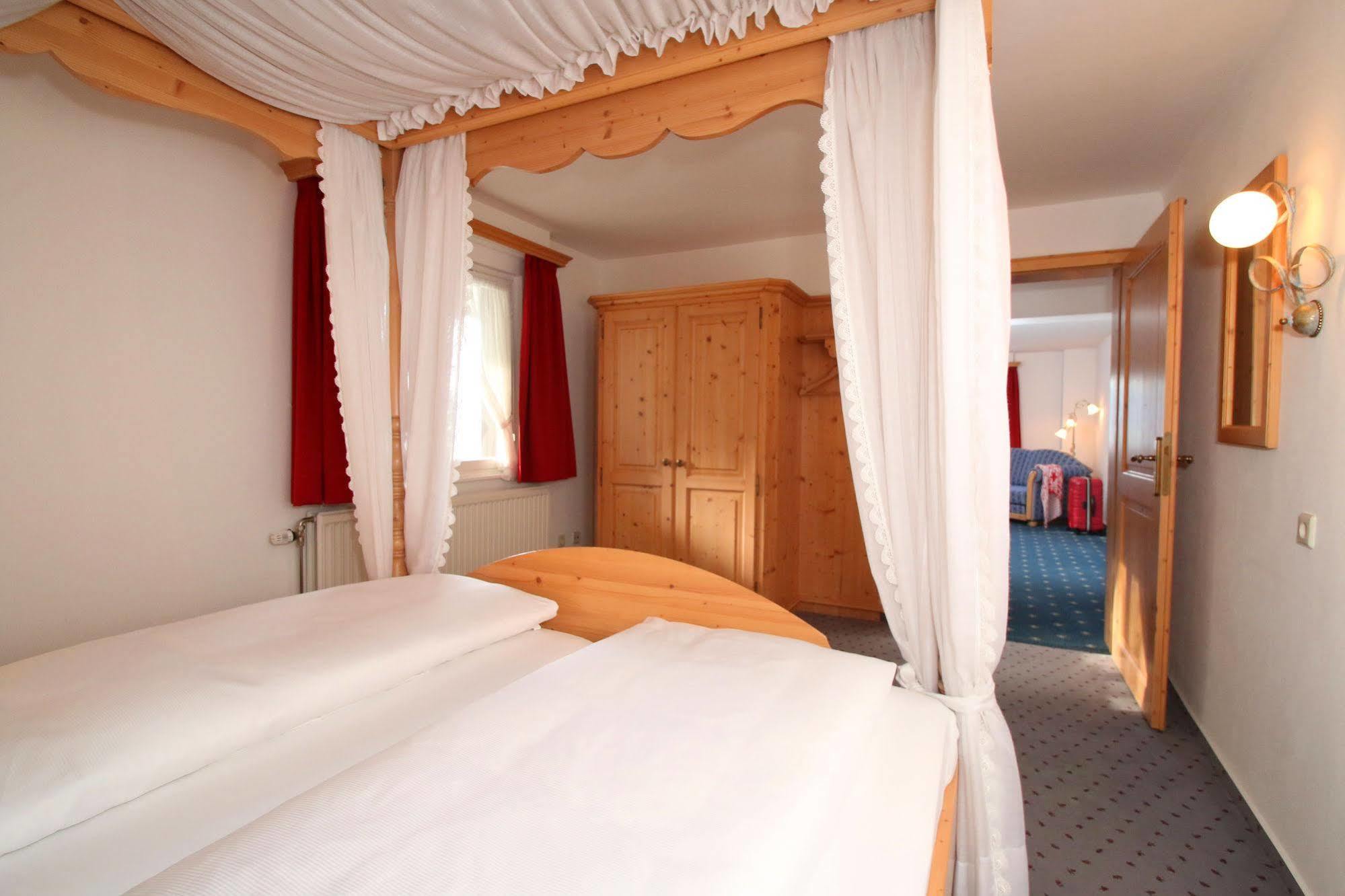 Hotel Landgasthof Adler Altenrond Buitenkant foto